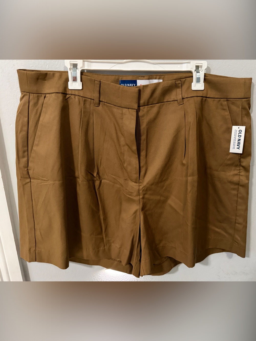 Old Navy Women Tan Flat-Front Shorts